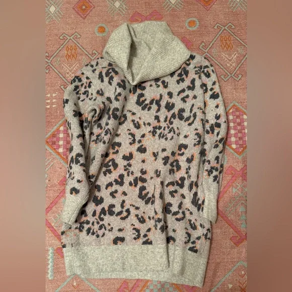 Anthropologie Emma Grey Cowl Neck Leopard Animal Tunic Sweater S - Picture 5 of 10